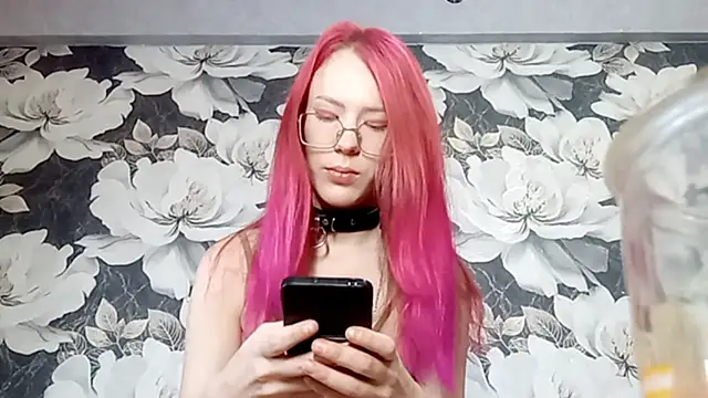 LiaCusson online show from 10/07/25, 01:14