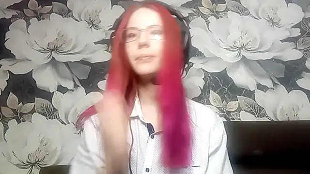 LiaCusson online show from 10/13/25, 06:41