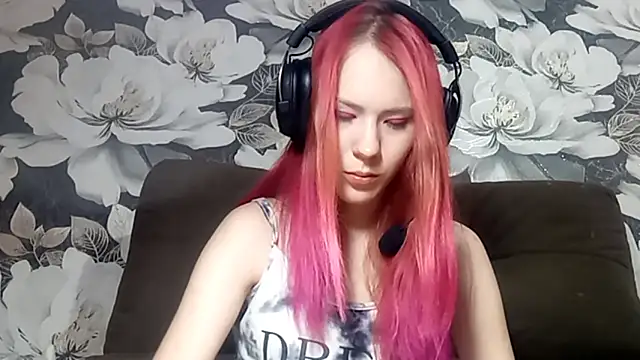 LiaCusson online show from 10/20/25, 05:35