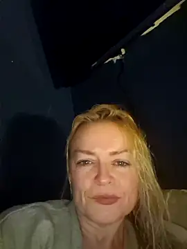 Snapshot of demidelightfulxx chatting on 10/24/25, 08:16 demidelightfulxx online show from 10/24/25, 08:16