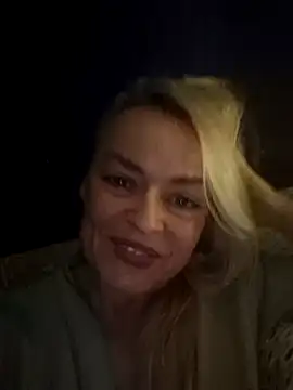 Snapshot of demidelightfulxx chatting on 10/25/25, 08:03 demidelightfulxx online show from 10/25/25, 08:03