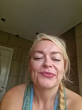 Snapshot of demidelightfulxx chatting on 11/08/25, 02:28 demidelightfulxx online show from 11/08/25, 02:28