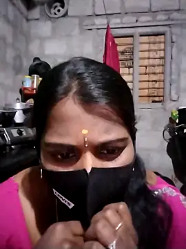 Snapshot of Tamil_Hot_Sandy chatting on 12/17/25, 03:51 Tamil Hot Sandy online show from 12/17/25, 03:51