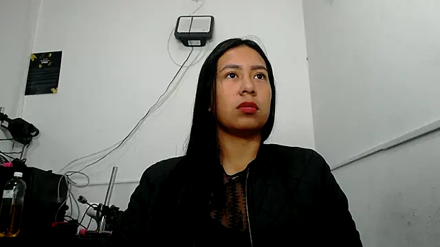 Snapshot of KateValencia chatting on 04/23/26, 02:02 KateValencia online show from 04/23/26, 02:02
