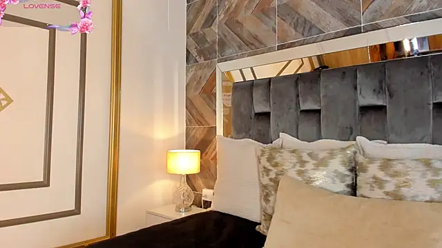 NaylaGrey online show from 10/13/25, 12:05