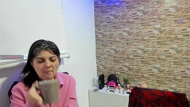 Snapshot of Yin_yang_hot chatting on 11/14/25, 03:05 Yin yang hot online show from 11/14/25, 03:05