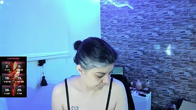 Snapshot of Yin_yang_hot chatting on 11/22/25, 03:49 Yin yang hot online show from 11/22/25, 03:49