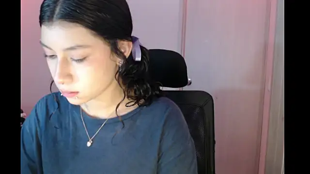 Ivonnybonn online show from 11/13/25, 10:30