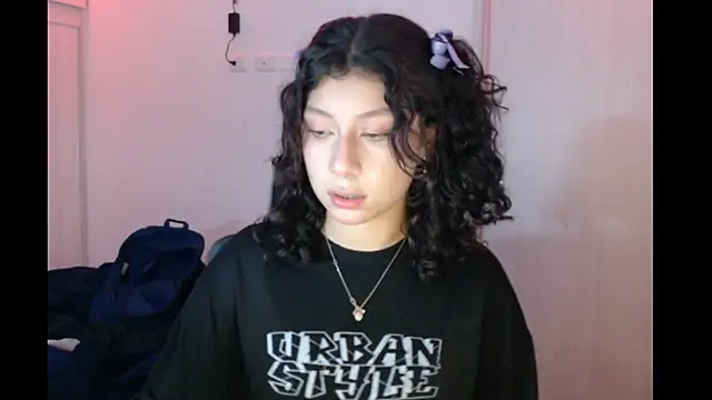 Ivonnybonn online show from 11/18/25, 07:35