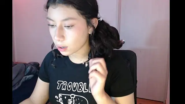 Ivonnybonn online show from 11/25/25, 05:29