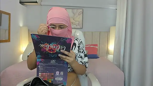 Snapshot of Ridwana_Haddad chatting on 10/30/25, 12:17 Ridwana Haddad online show from 10/30/25, 12:17