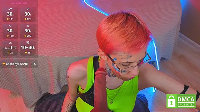 Snapshot of Sharlikiss chatting on 10/31/25, 03:24 Sharlikiss online show from 10/31/25, 03:24