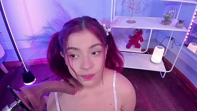 KathiaSaenz  online show from 10/10/25, 04:00