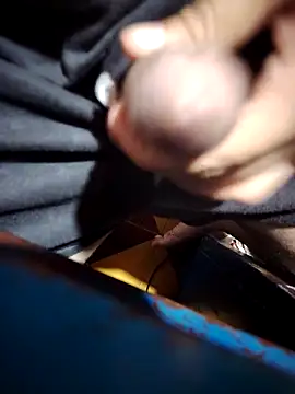 Snapshot of Sir_clouden chatting on 09/27/25, 03:33 Sir clouden online show from 09/27/25, 03:33