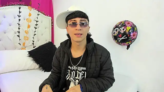 XaanderGrey online show from 10/14/25, 07:36