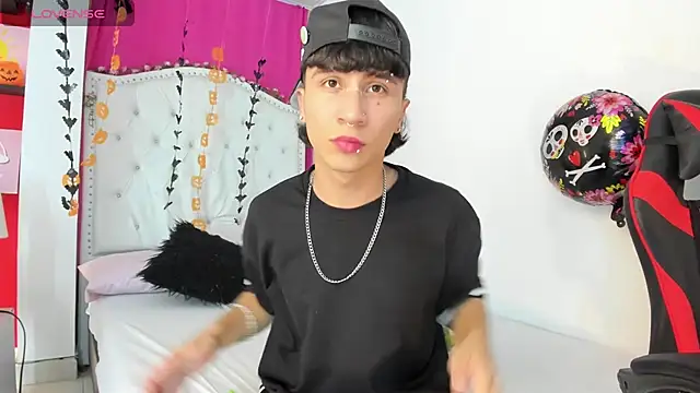 XaanderGrey online show from 10/17/25, 07:27