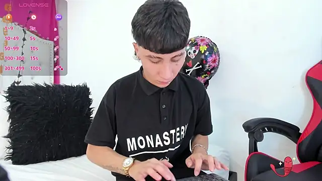 XaanderGrey online show from 10/25/25, 07:30