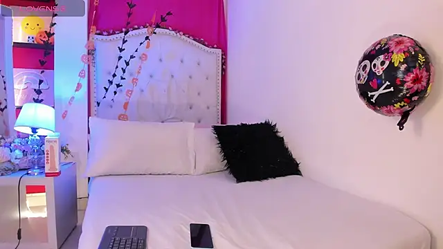 XaanderGrey online show from 10/28/25, 07:27