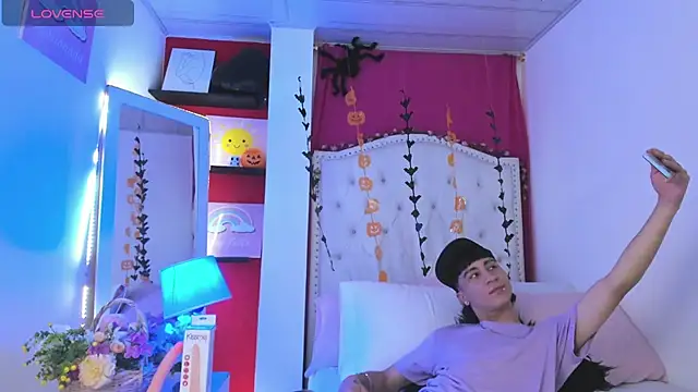 XaanderGrey online show from 10/30/25, 07:58