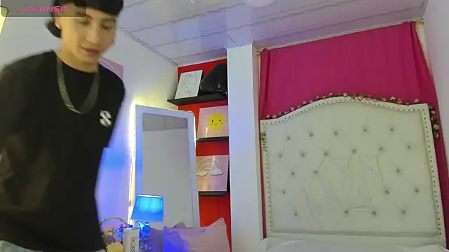 XaanderGrey online show from 11/25/25, 07:36