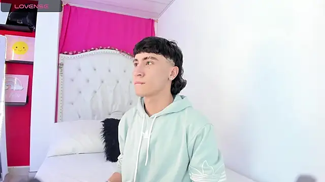 XaanderGrey online show from 11/30/25, 07:51