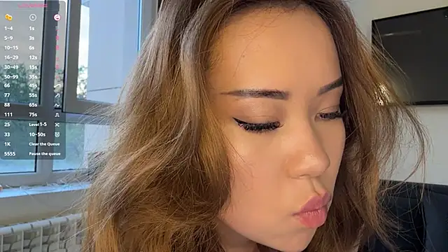 Snapshot of Ur_neighbor_Kira chatting on 04/22/26, 01:23 Ur neighbor Kira online show from 04/22/26, 01:23