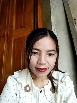 Snapshot of lmc-zz chatting on 04/21/26, 12:45 lmc-zz online show from 04/21/26, 12:45