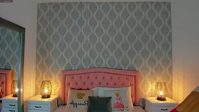 Snapshot of kendallspears_1 chatting on 11/06/25, 03:40 kendallspears 1 online show from 11/06/25, 03:40