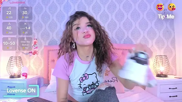 Snapshot of kendallspears_1 chatting on 11/08/25, 03:50 kendallspears 1 online show from 11/08/25, 03:50