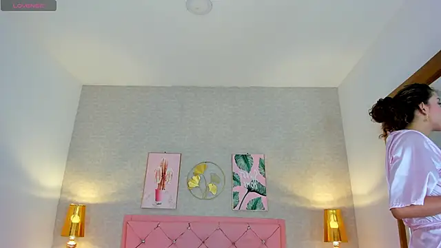 Snapshot of kendallspears_1 chatting on 12/01/25, 03:55 kendallspears 1 online show from 12/01/25, 03:55