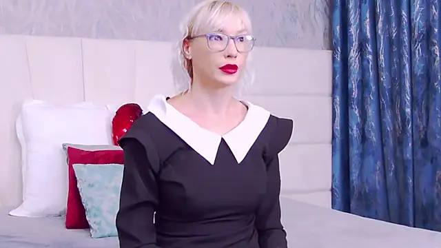 LoreneMoonlight online show from 10/10/25, 08:08