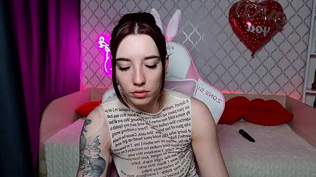 Snapshot of Curious_Lily chatting on 03/28/26, 12:54 Curious Lily online show from 03/28/26, 12:54