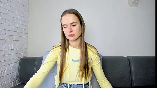 Snapshot of LilMary_ chatting on 11/18/25, 09:36 LilMary online show from 11/18/25, 09:36