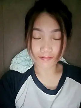 Snapshot of min-xinh chatting on 10/04/25, 05:11 min-xinh online show from 10/04/25, 05:11