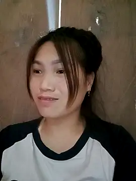 Snapshot of min-xinh chatting on 10/10/25, 04:11 min-xinh online show from 10/10/25, 04:11