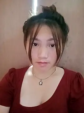 Snapshot of min-xinh chatting on 10/23/25, 04:12 min-xinh online show from 10/23/25, 04:12