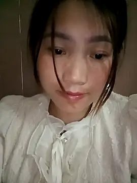 Snapshot of min-xinh chatting on 11/18/25, 05:34 min-xinh online show from 11/18/25, 05:34