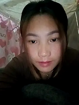 Snapshot of min-xinh chatting on 12/04/25, 01:15 min-xinh online show from 12/04/25, 01:15