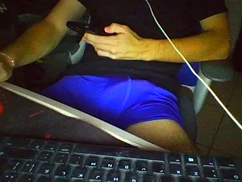 AlbertoRuiz086 online show from 10/13/25, 06:57