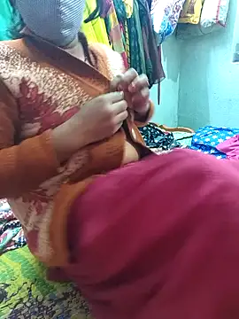 Snapshot of Desi_Lilly01 chatting on 11/25/25, 06:35 Desi Lilly01 online show from 11/25/25, 06:35