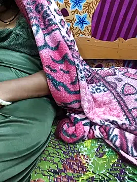 Snapshot of Desi_Lilly01 chatting on 11/27/25, 07:27 Desi Lilly01 online show from 11/27/25, 07:27