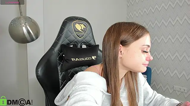 KarinaBroks online show from 12/02/25, 09:36