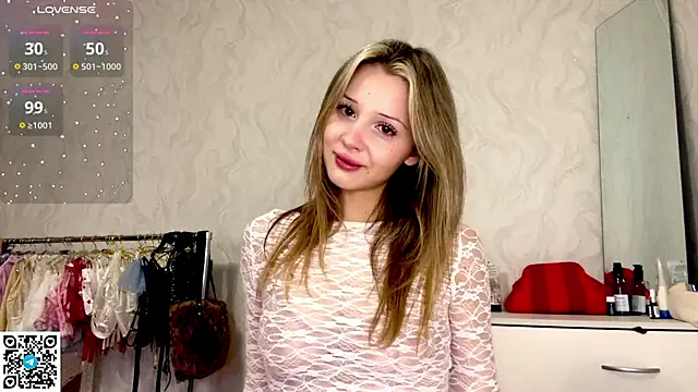 Snapshot of LindyEckland chatting on 10/15/25, 12:27 LindyEckland online show from 10/15/25, 12:27