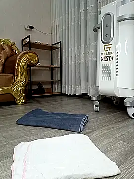 Snapshot of Ori-Min chatting on 12/01/25, 02:05 Ori-Min online show from 12/01/25, 02:05