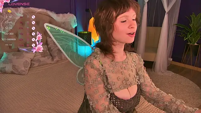 Snapshot of Lilly_Stark chatting on 10/24/25, 10:44 Lilly Stark online show from 10/24/25, 10:44