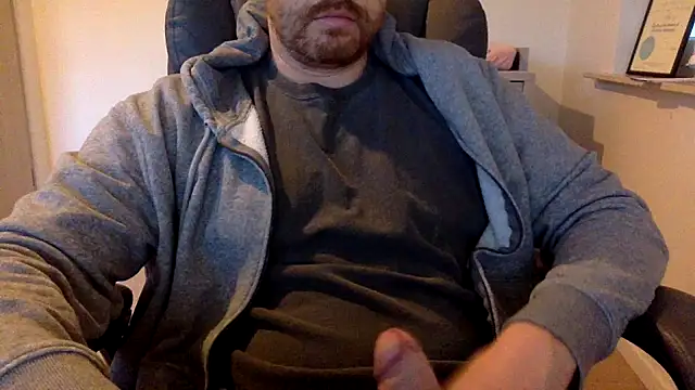 Snapshot of bull_TBM chatting on 10/20/25, 06:36 bull TBM online show from 10/20/25, 06:36