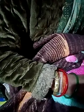 Snapshot of Lona2525 chatting on 12/20/25, 06:37 Lona2525 online show from 12/20/25, 06:37