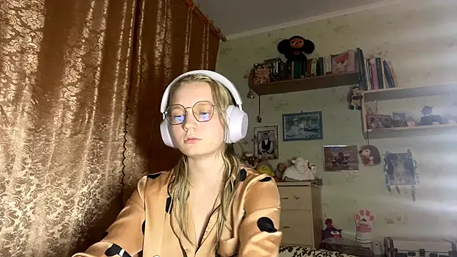 Snapshot of xX_Looola_Xx chatting on 10/02/25, 07:21 xX Looola Xx online show from 10/02/25, 07:21