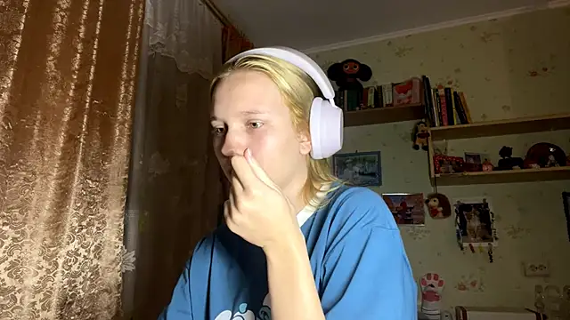 Snapshot of xX_Looola_Xx chatting on 10/03/25, 04:04 xX Looola Xx online show from 10/03/25, 04:04