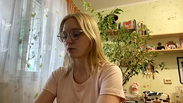 Snapshot of xX_Looola_Xx chatting on 10/10/25, 11:09 xX Looola Xx online show from 10/10/25, 11:09